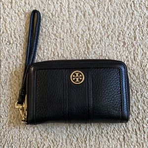 Tory Burch Smartphone Wristlet